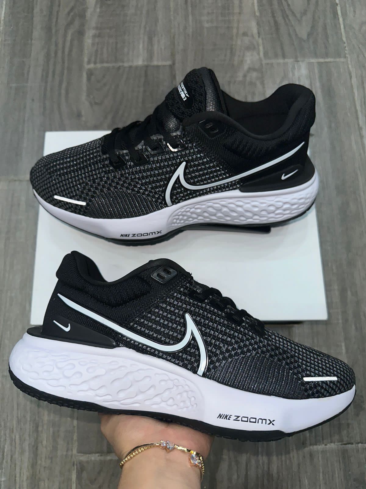 NIKE INVINCIBLE2